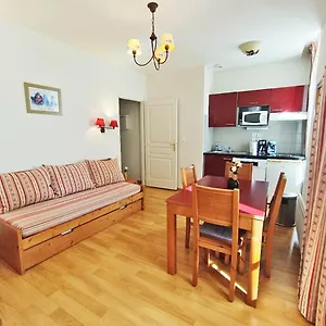 Appartement La Cardabelle, T2, Centre Luchon, Wifi, Casier A Ski, Ascenseur, 4 Personnes, Bagnères-de-Luchon