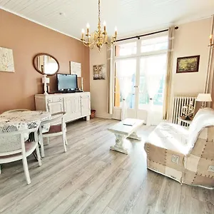 Appartement Le Petit Paradis, T3, Wifi, Parking, Veranda, Bagnères-de-Luchon